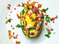 Avocado egg bake